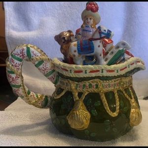 Hand Painted Tea Pot Woodland Holly Santa